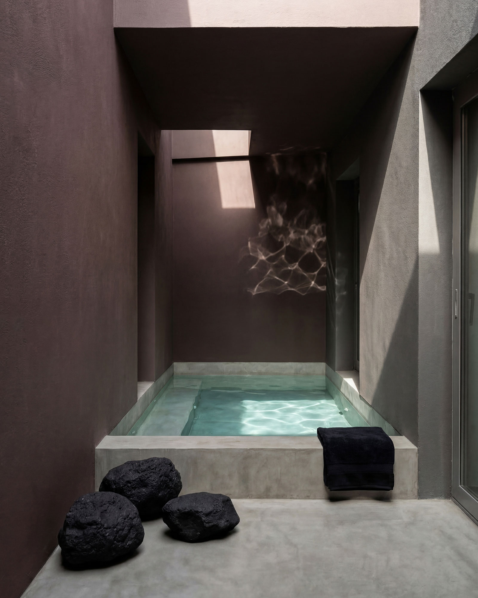 anzo-villas_villa_santorini-greece_serenity-villa_exterior-jacuzzi.jpg
