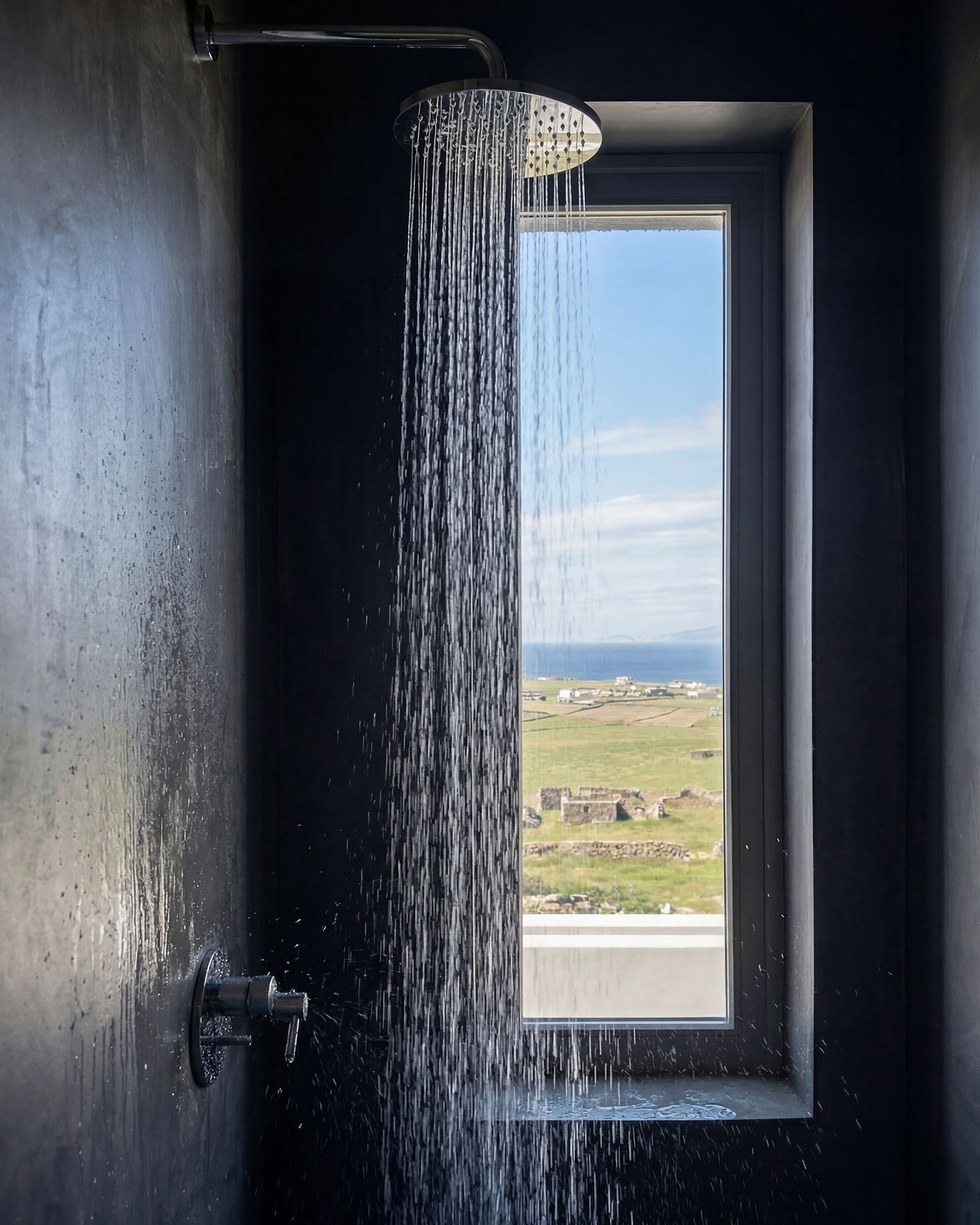 anzo-villas_villa_santorini-greece_interior-blue-bliss-shower.jpg