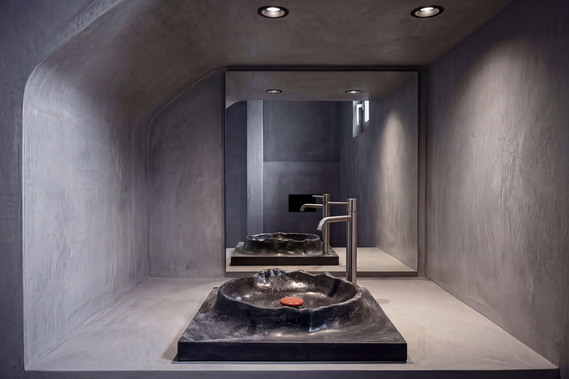 anzo-villas_villa_santorini-greece_secret-garden-villa_interior-bathroom.jpg