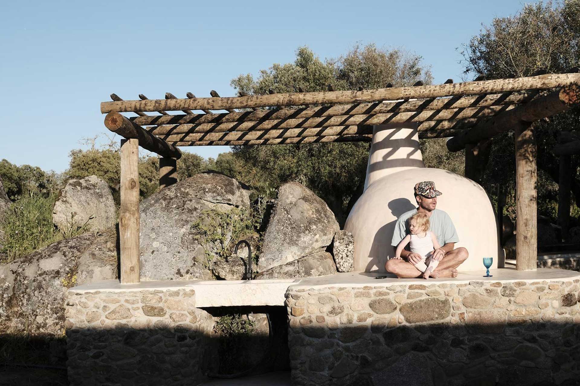 moinho-do-montado_country-house_Sabugueiro-portugal-exterior-kitchen.jpg