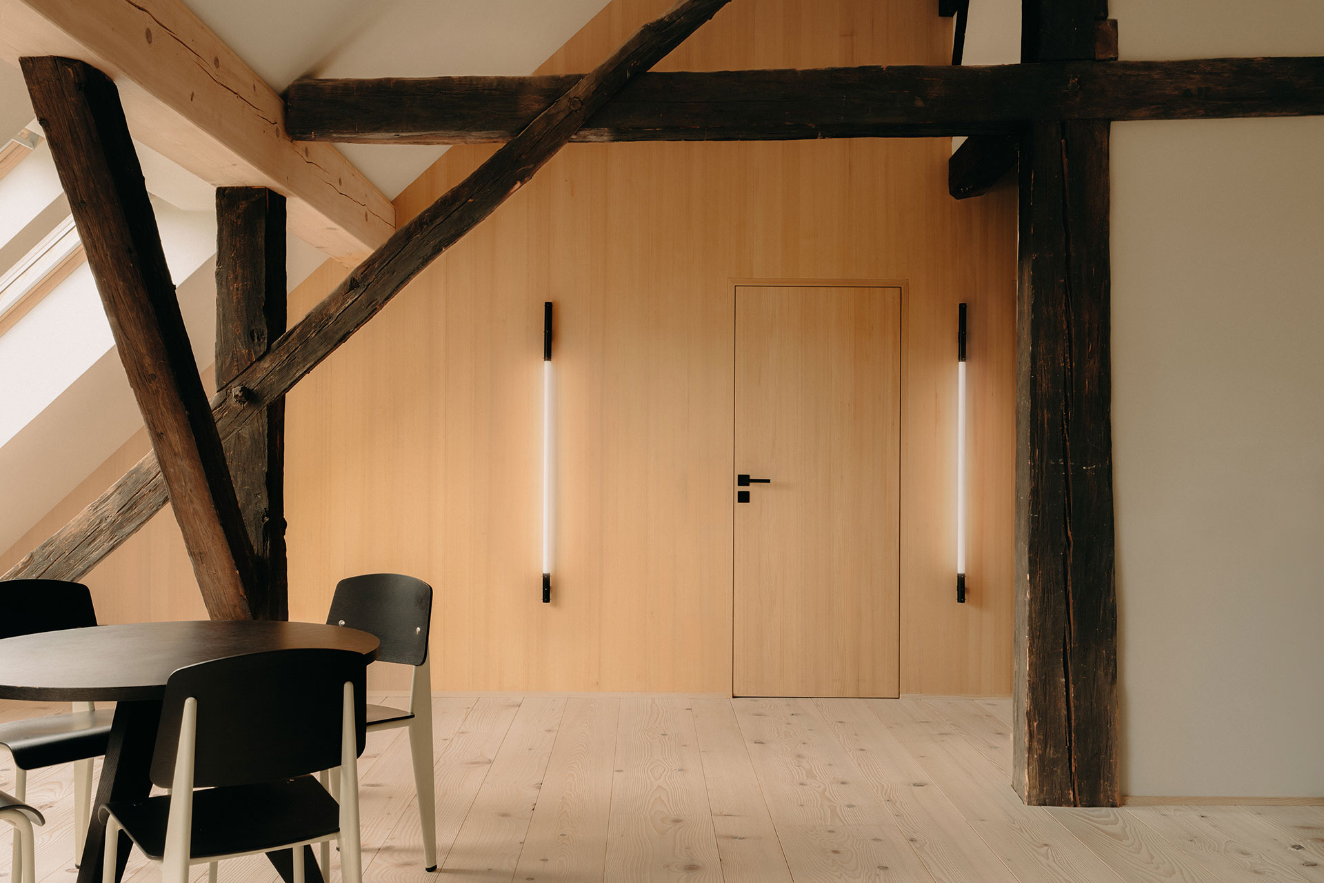 black-forest-house-1650_house_wieden-germany_interior-table.jpg