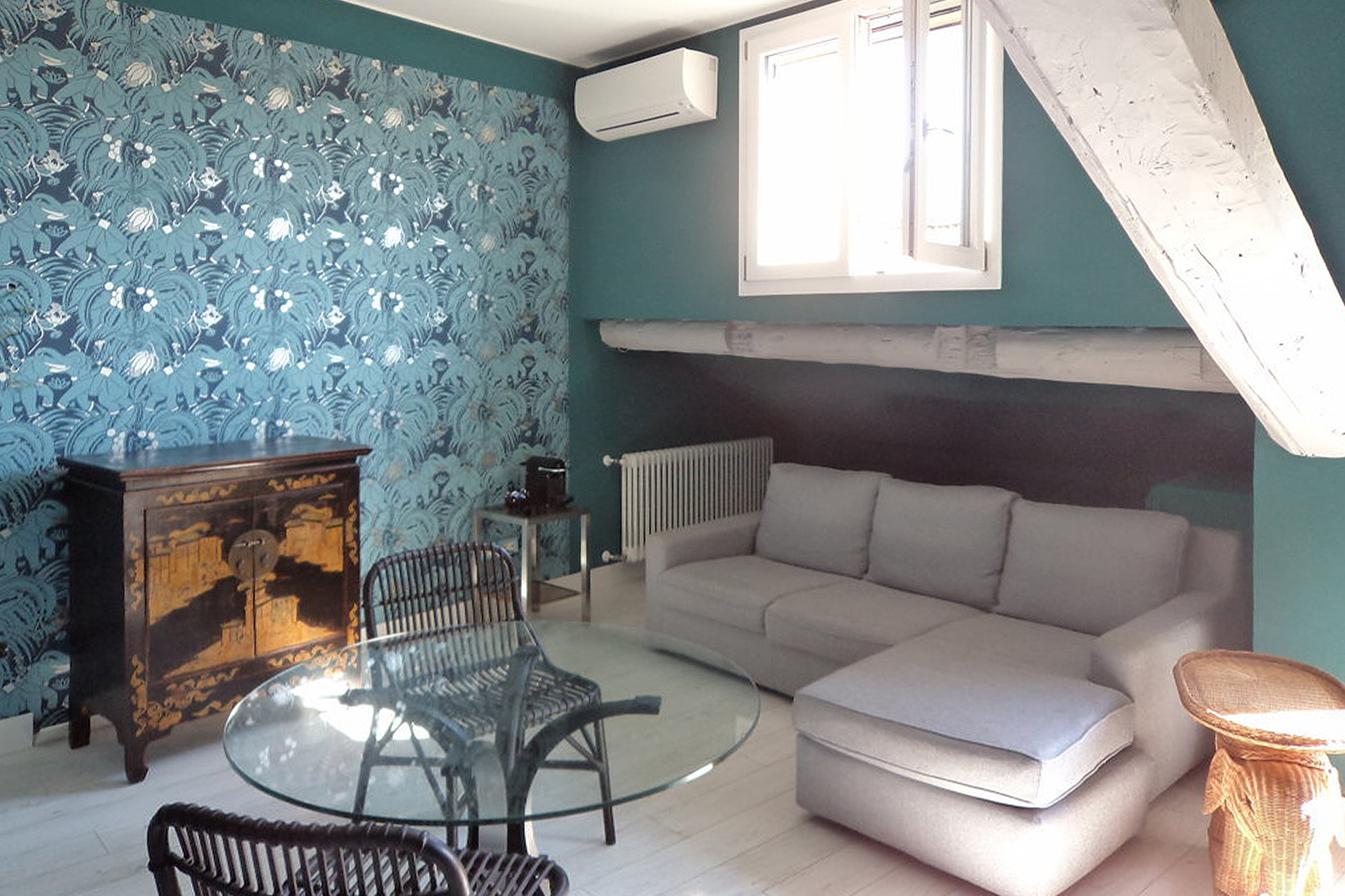 la-favia-milano_small-hotel_milano-italy_interior-sofa.jpg