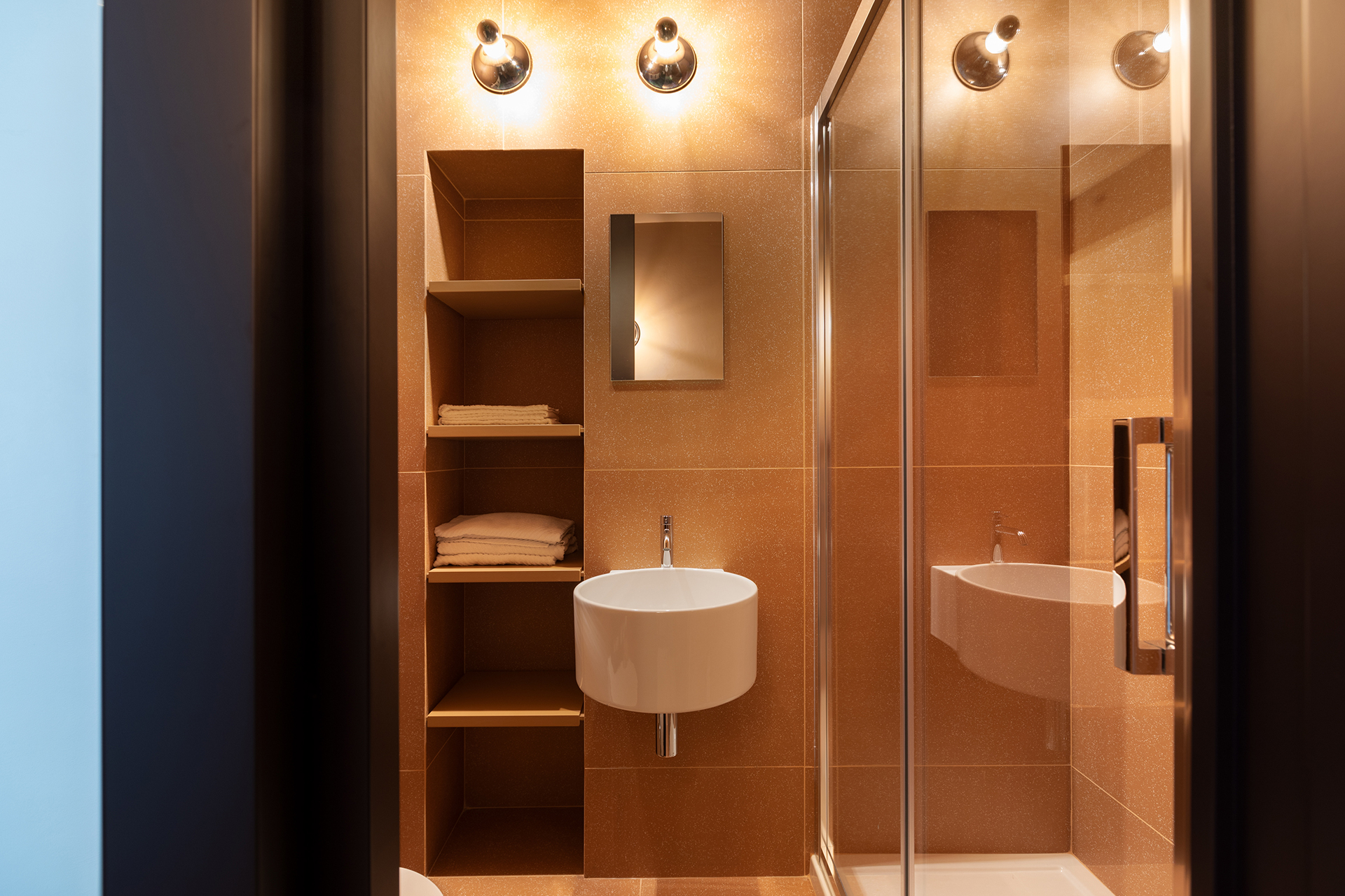 la-favia-milano_small-hotel_milano-italy_interior-bath-room.jpg