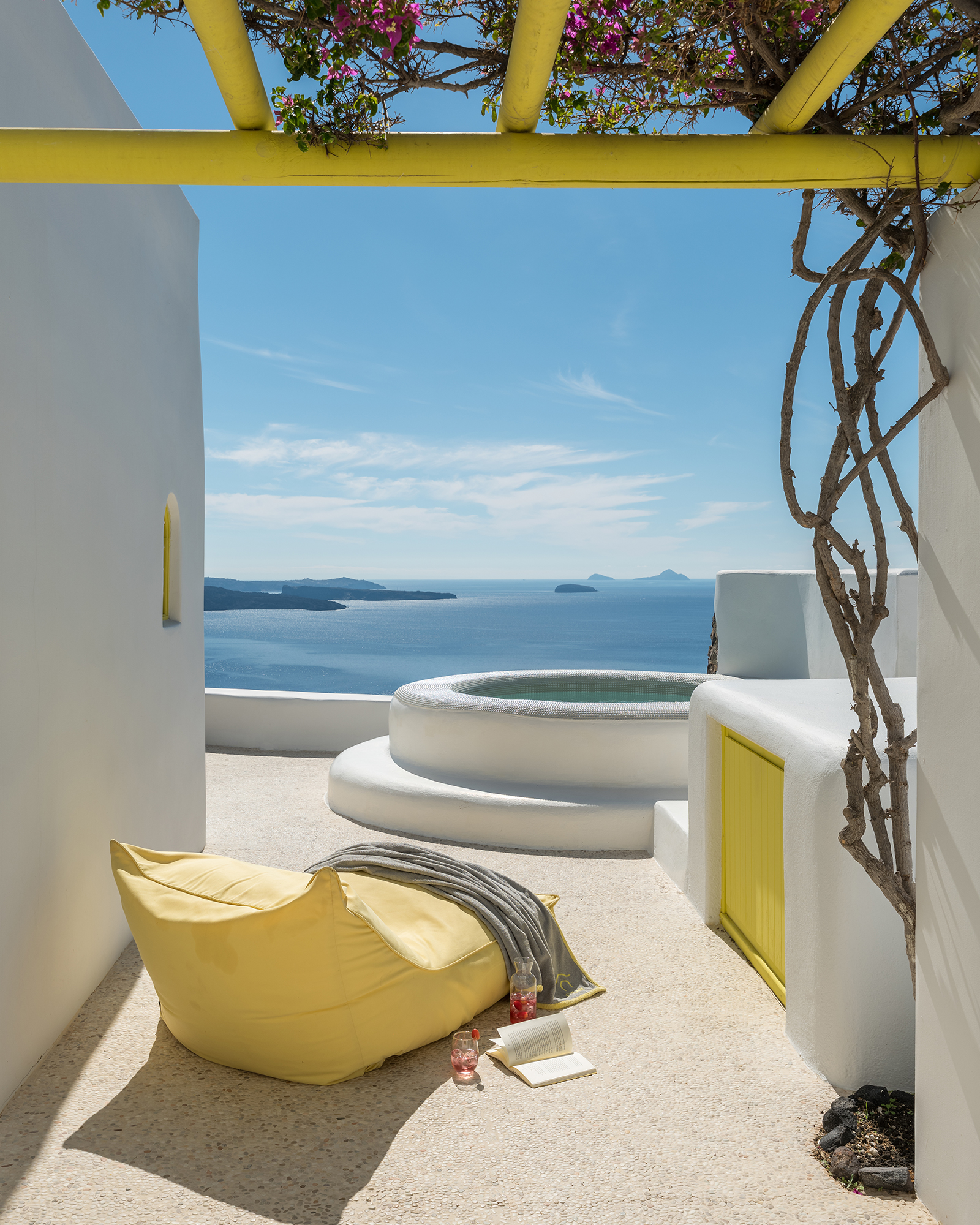 ftelari-villa_villa_oia-santorini-greece_exterior-view-design.jpg