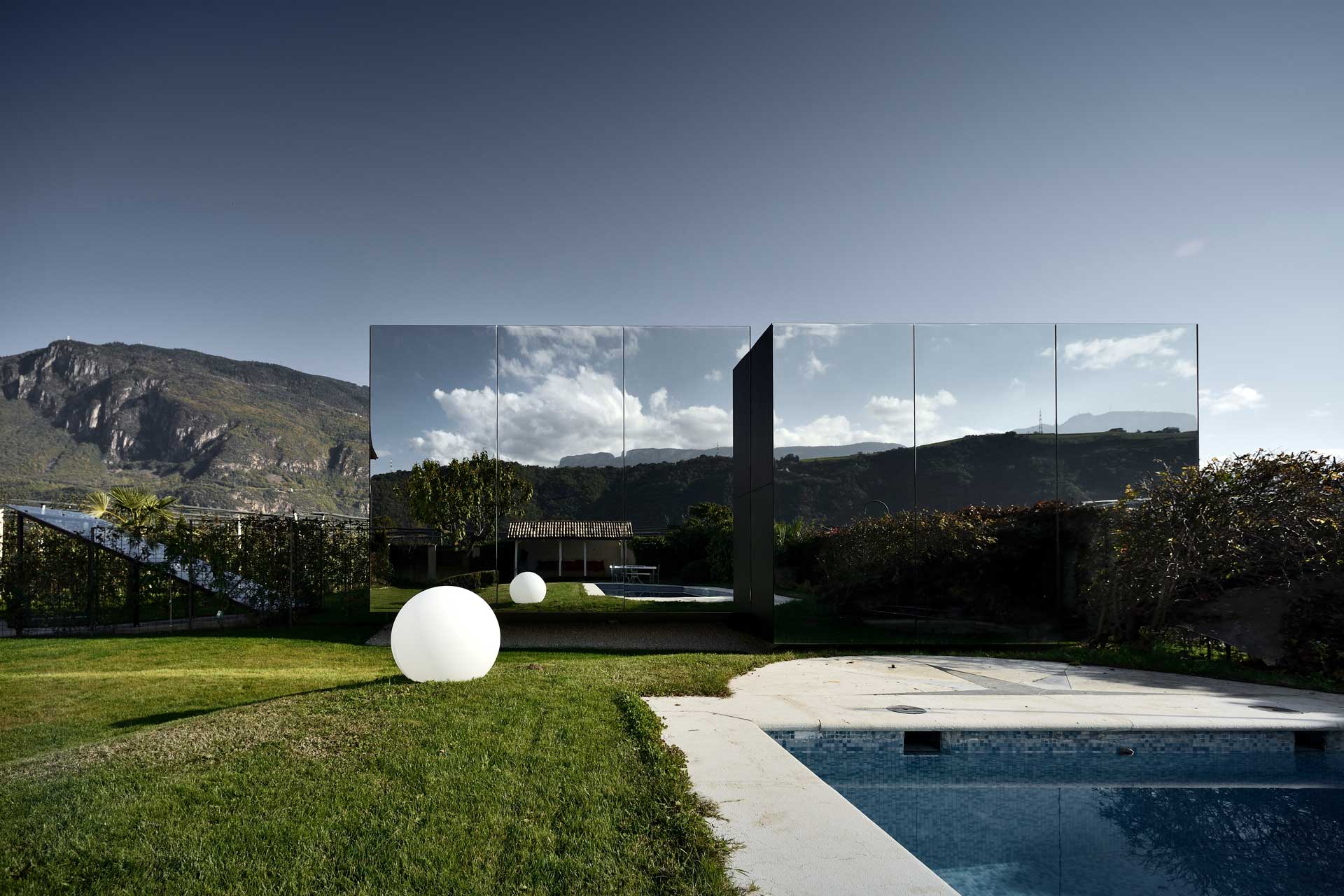 Mirror Houses 