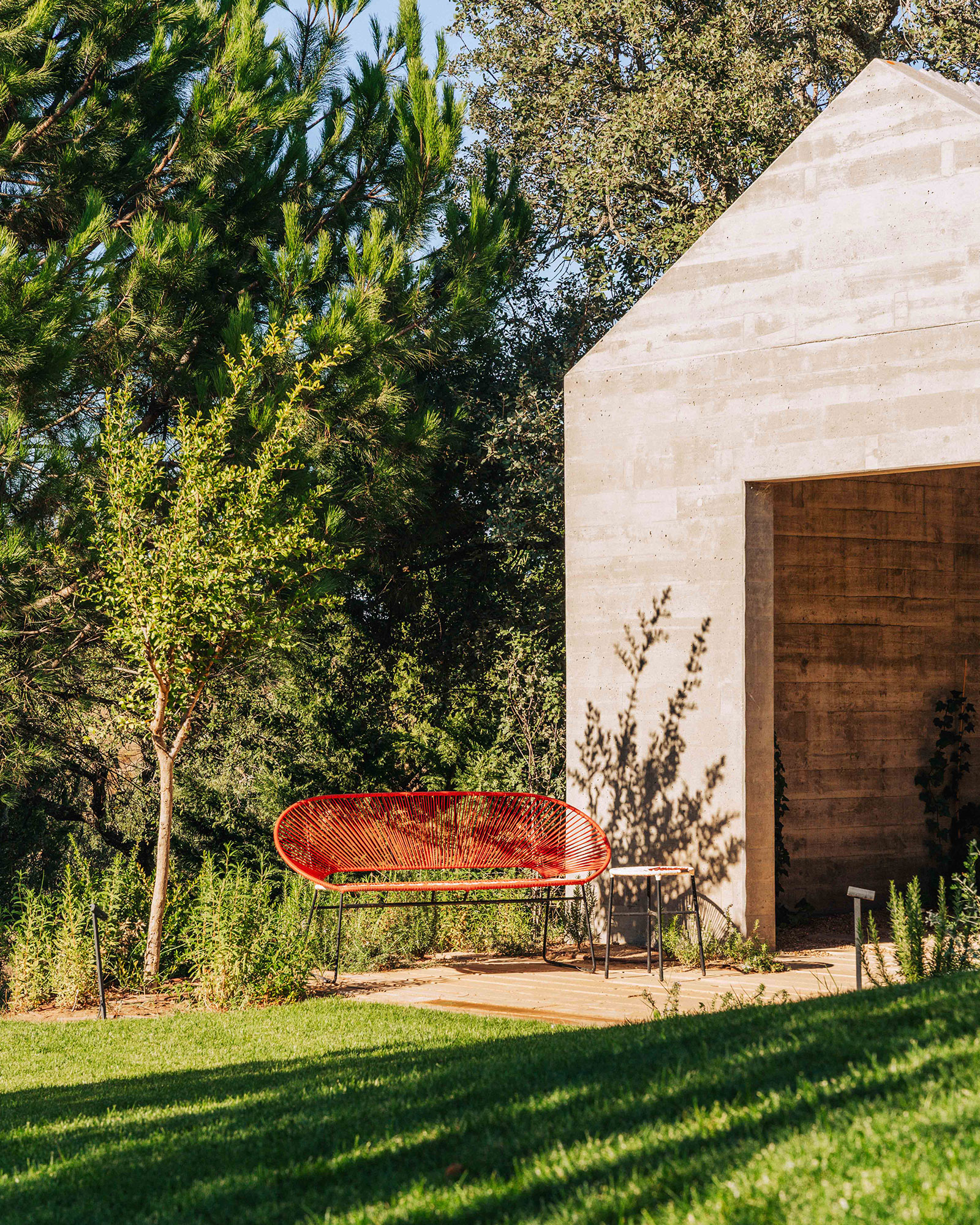 casa-atlantica_beachhouse_melides-portugal_exterior-bench.jpg