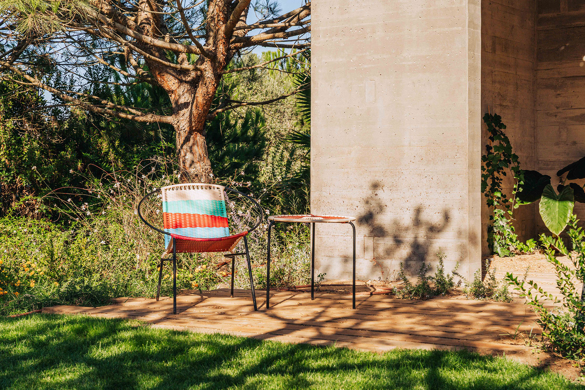 casa-atlantica_beachhouse_melides-portugal_exterior-chair.jpg