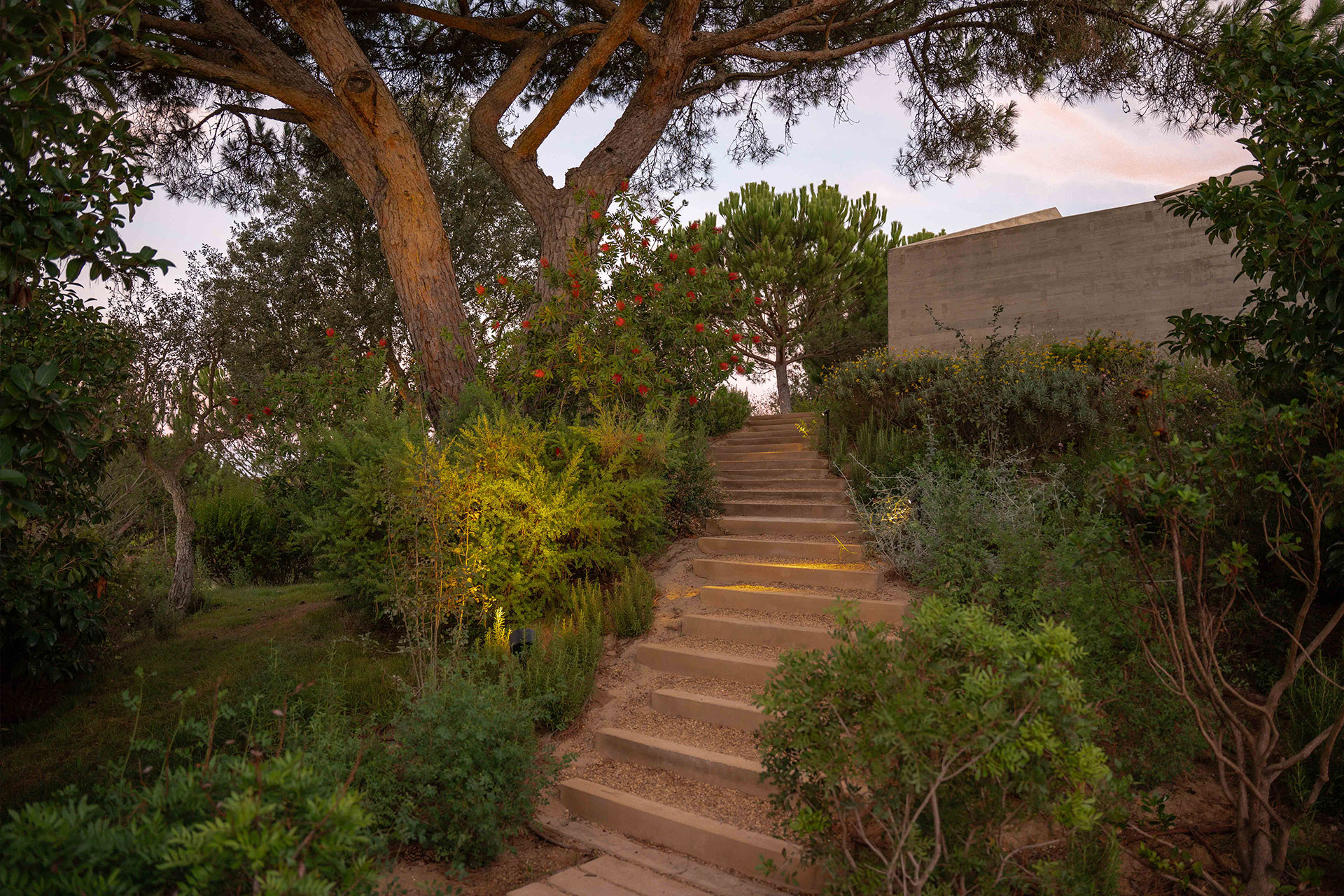 casa-atlantica_beachhouse_melides-portugal_exterior-stairs.jpg