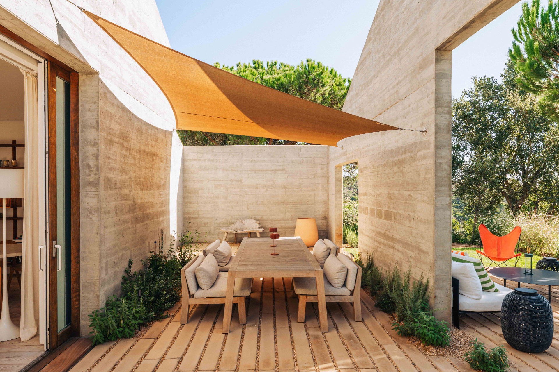 casa-atlantica_beachhouse_melides-portugal_exterior-table.jpg