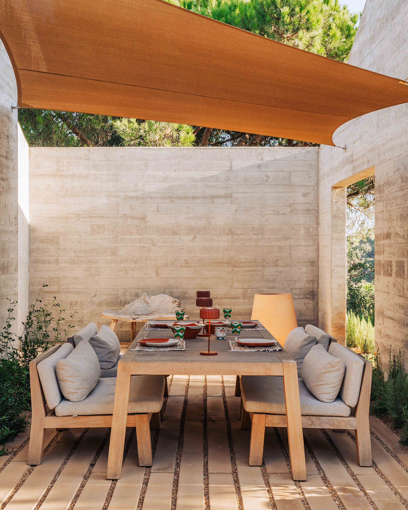 casa-atlantica_beachhouse_melides-portugal_exterior-table-design.jpg