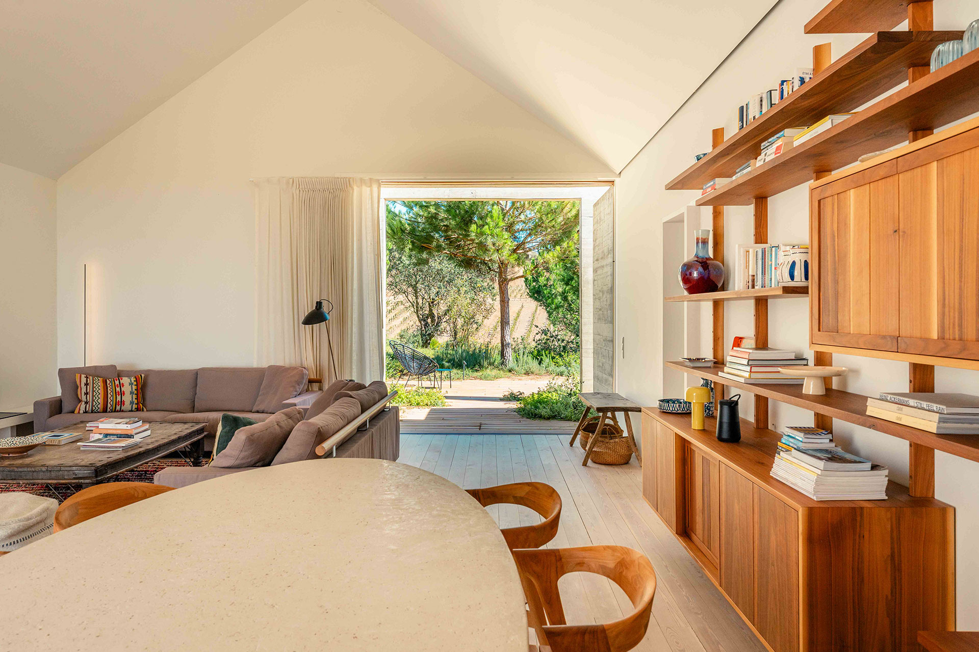 casa-atlantica_beachhouse_melides-portugal_interior-view.jpg