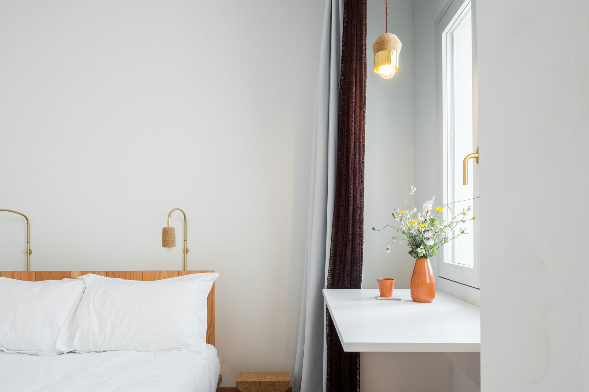 casa-modesta_small-hotel_faro-portugal_interior-room-seaview.jpg