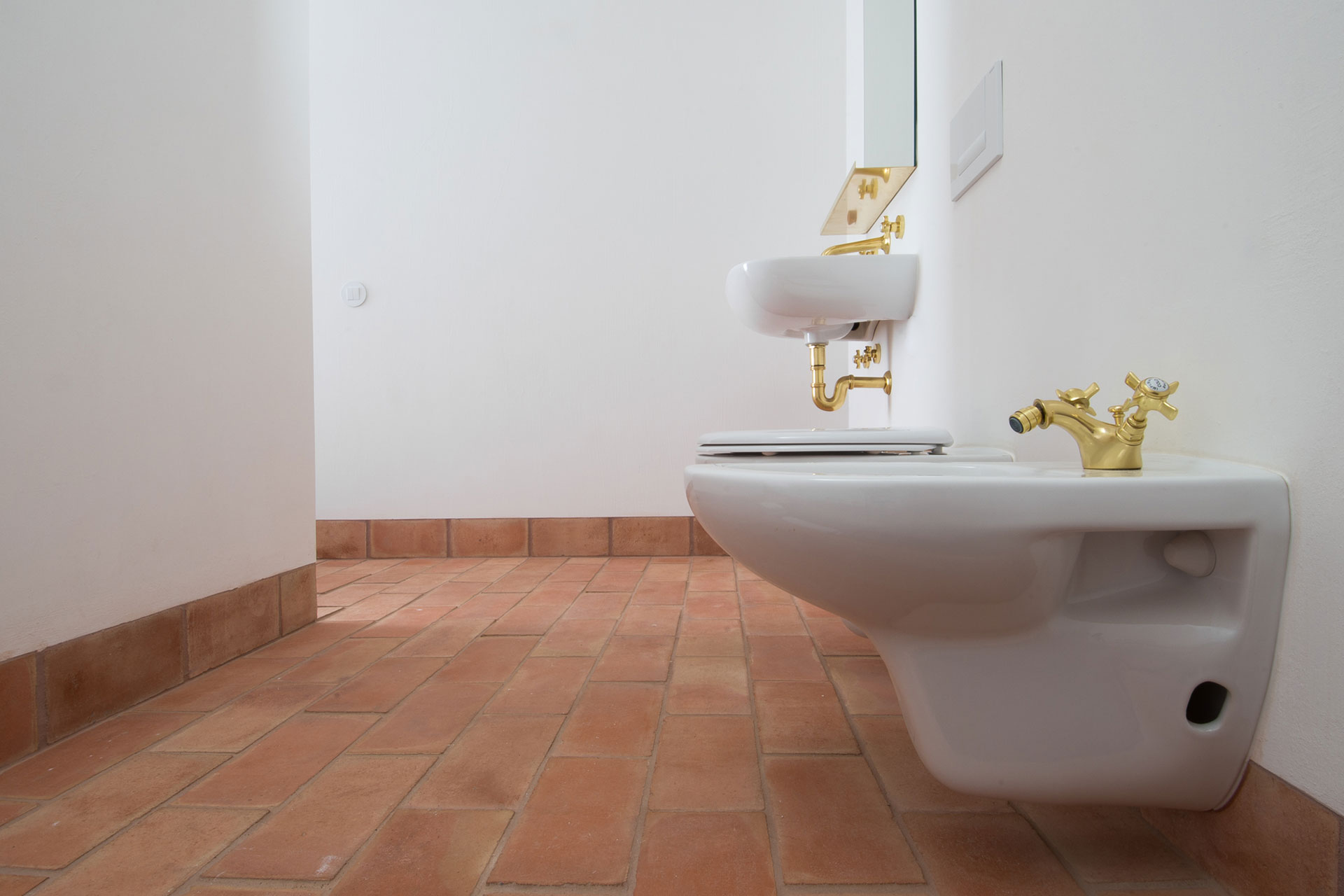 casa-modesta_small-hotel_faro-portugal_interior-room-seaview-bathroom.jpg