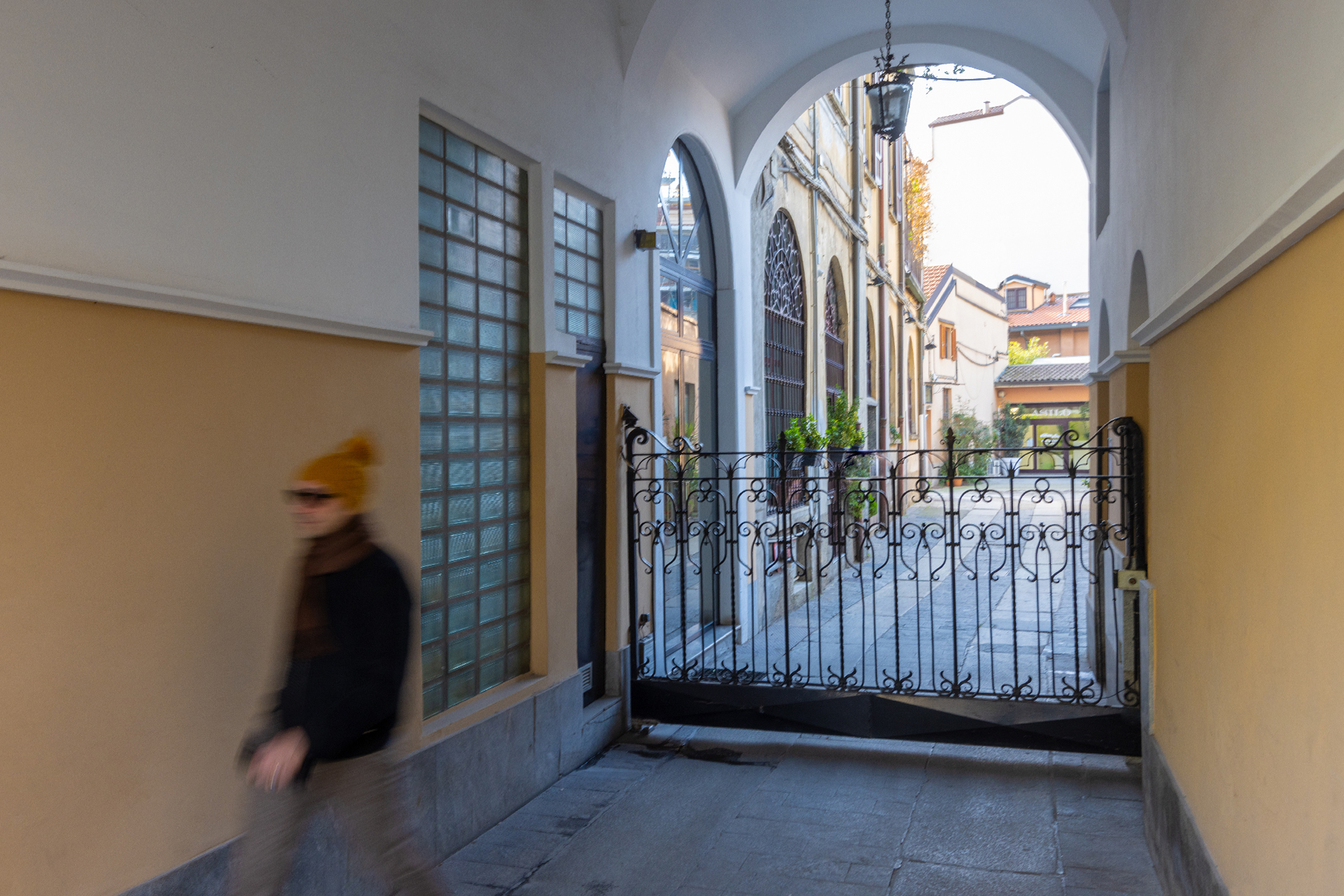 la-favia-milano_small-hotel_milano-italy_exterior-street.jpg