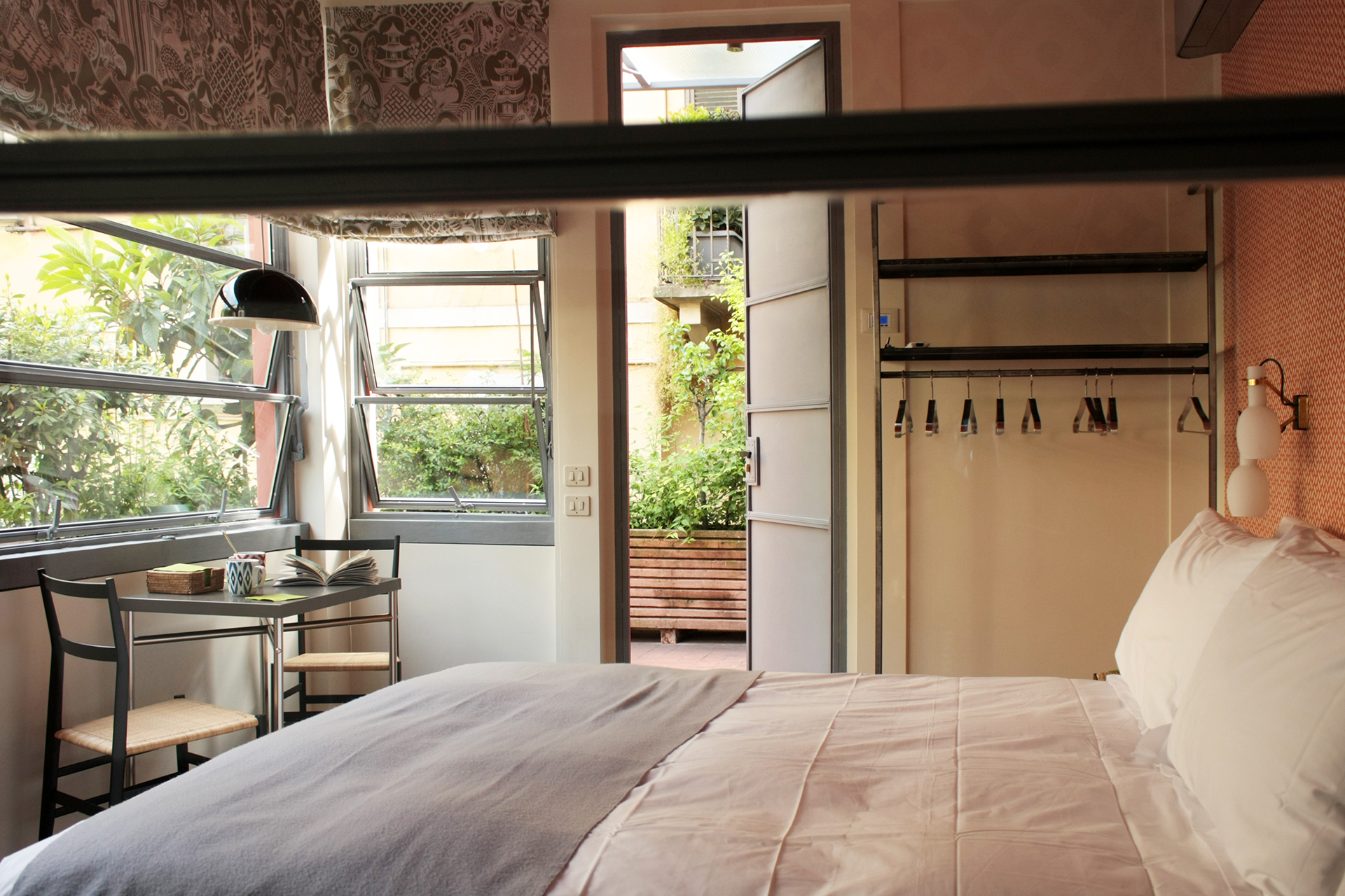 la-favia-milano_small-hotel_milano-italy_interior-bedroom-space.jpg