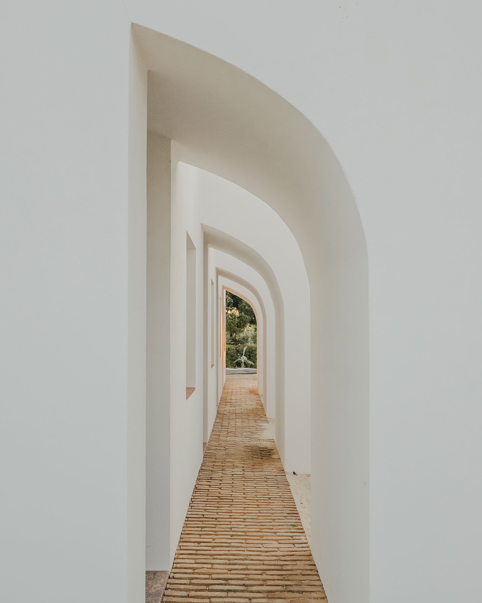 casa-modesta_small-hotel_faro-portugal_exterior-aisle.jpg