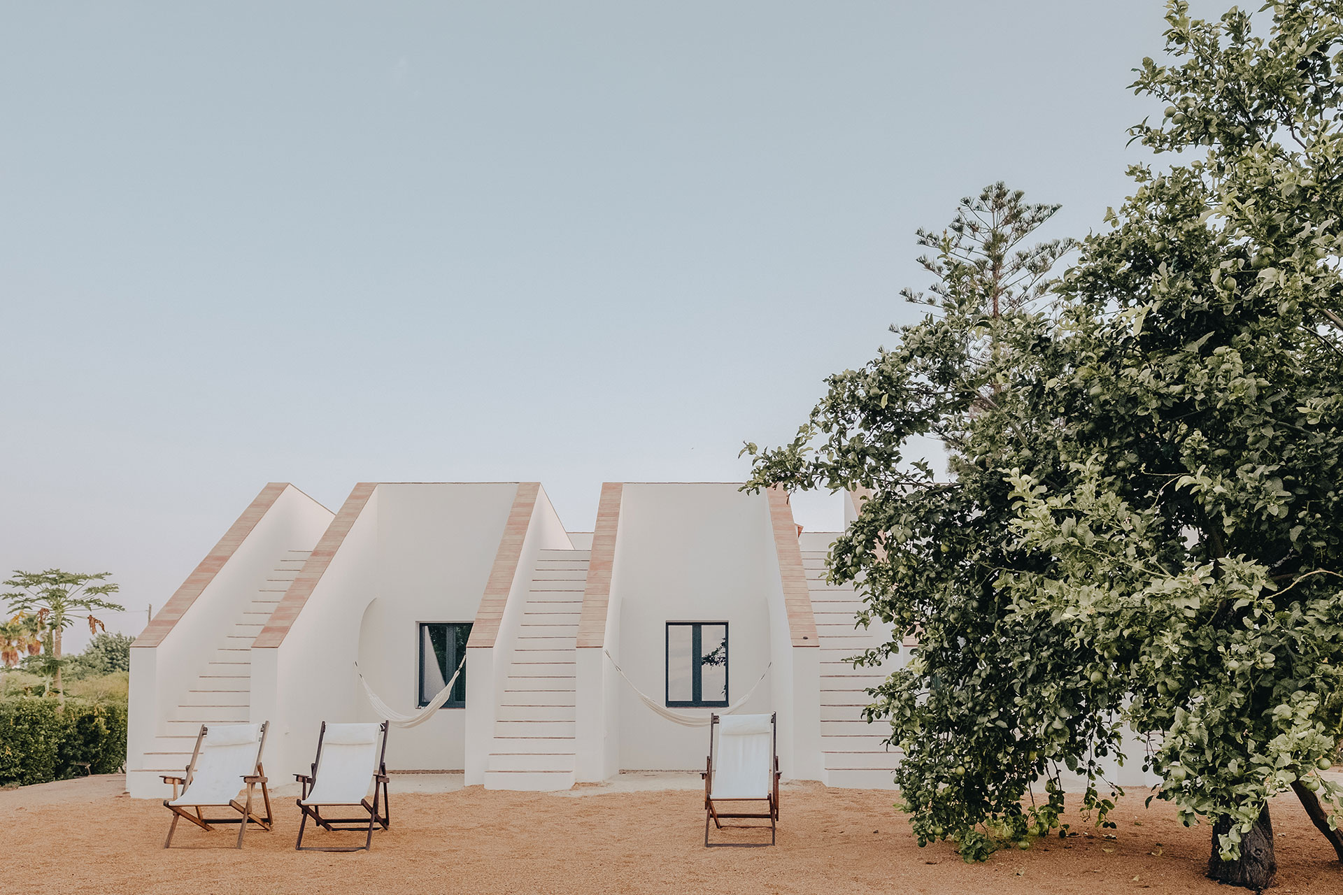 casa-modesta_small-hotel_faro-portugal_exterior-facade.jpg