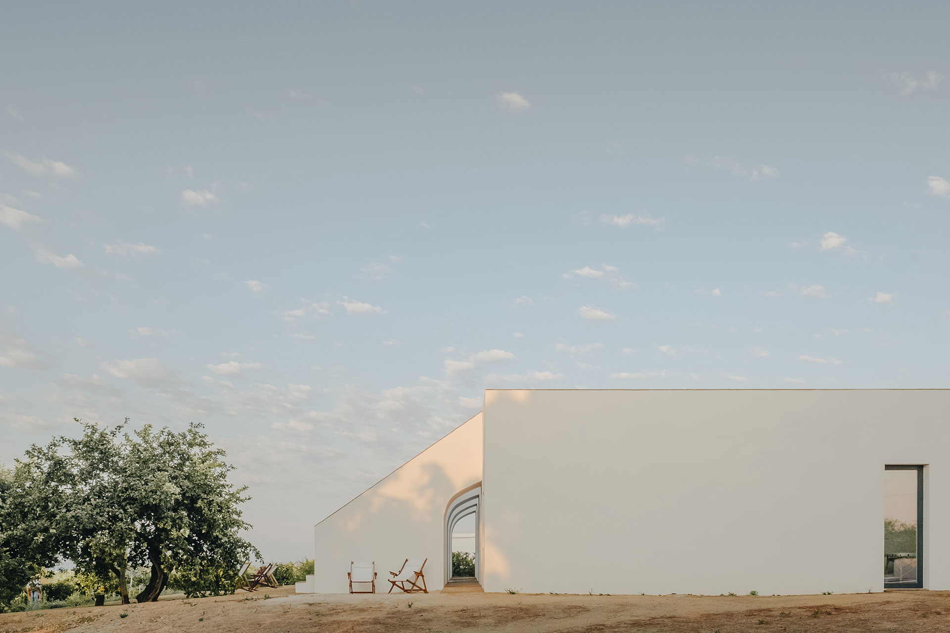 casa-modesta_small-hotel_faro-portugal_exterior-facade-design.jpg