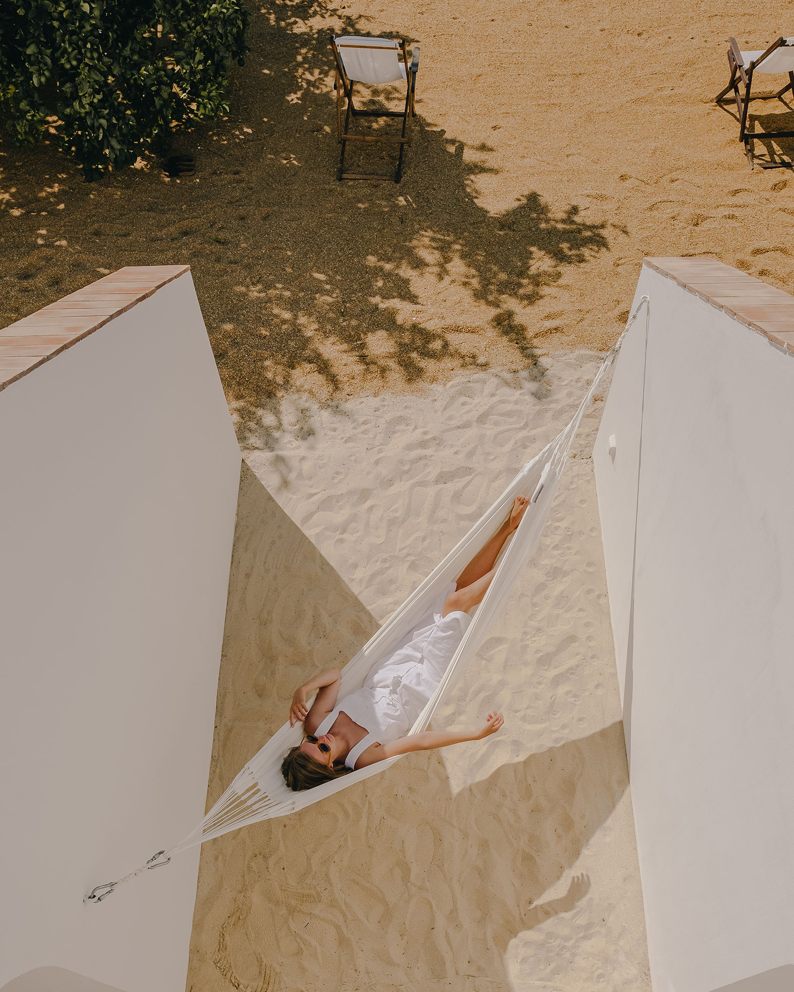 casa-modesta_small-hotel_faro-portugal_exterior-hammock.jpg