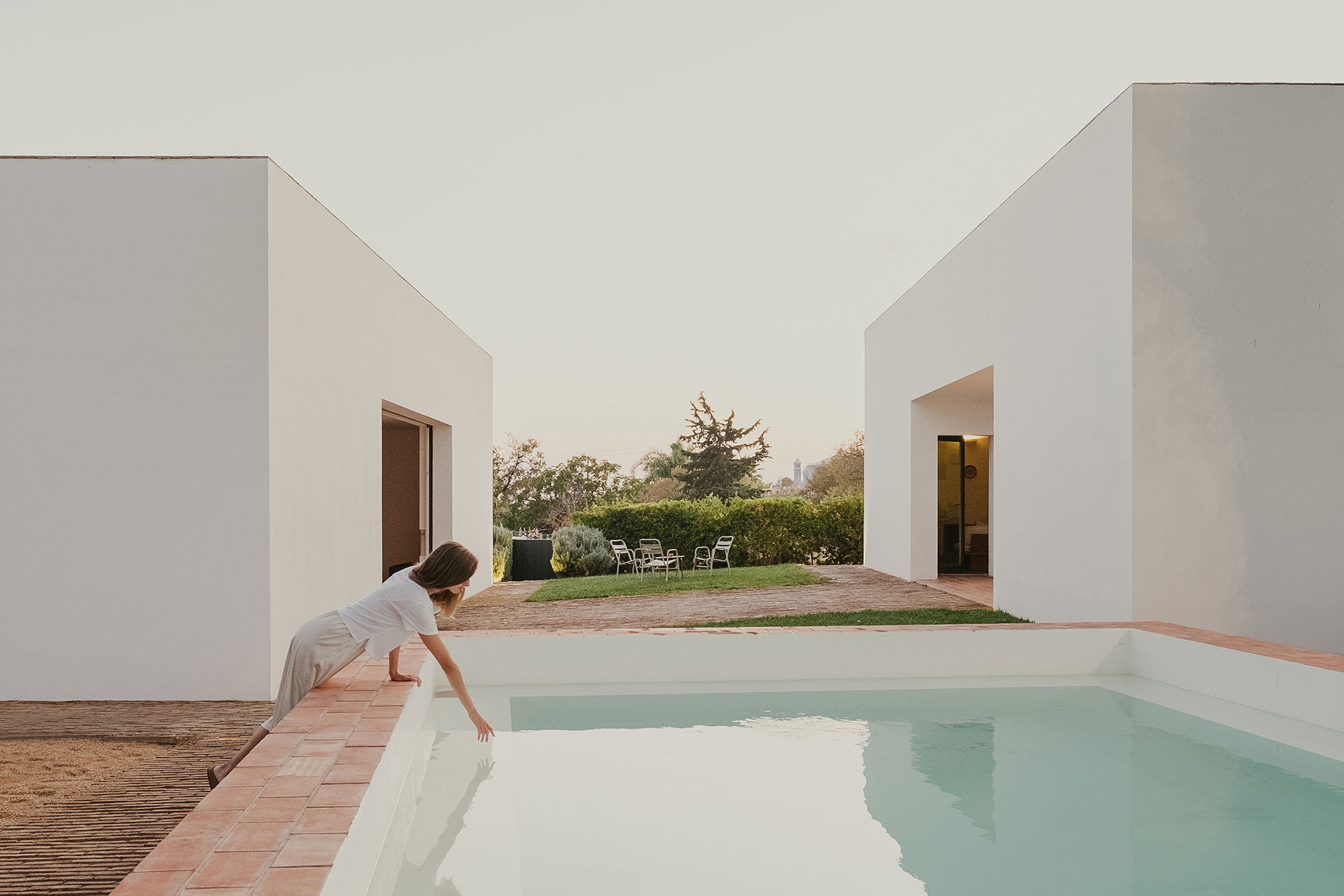 casa-modesta_small-hotel_faro-portugal_exterior-pooljpg.jpg