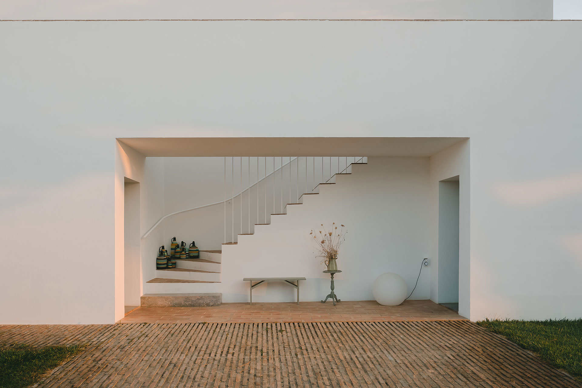 casa-modesta_small-hotel_faro-portugal_exterior-stairs.jpg