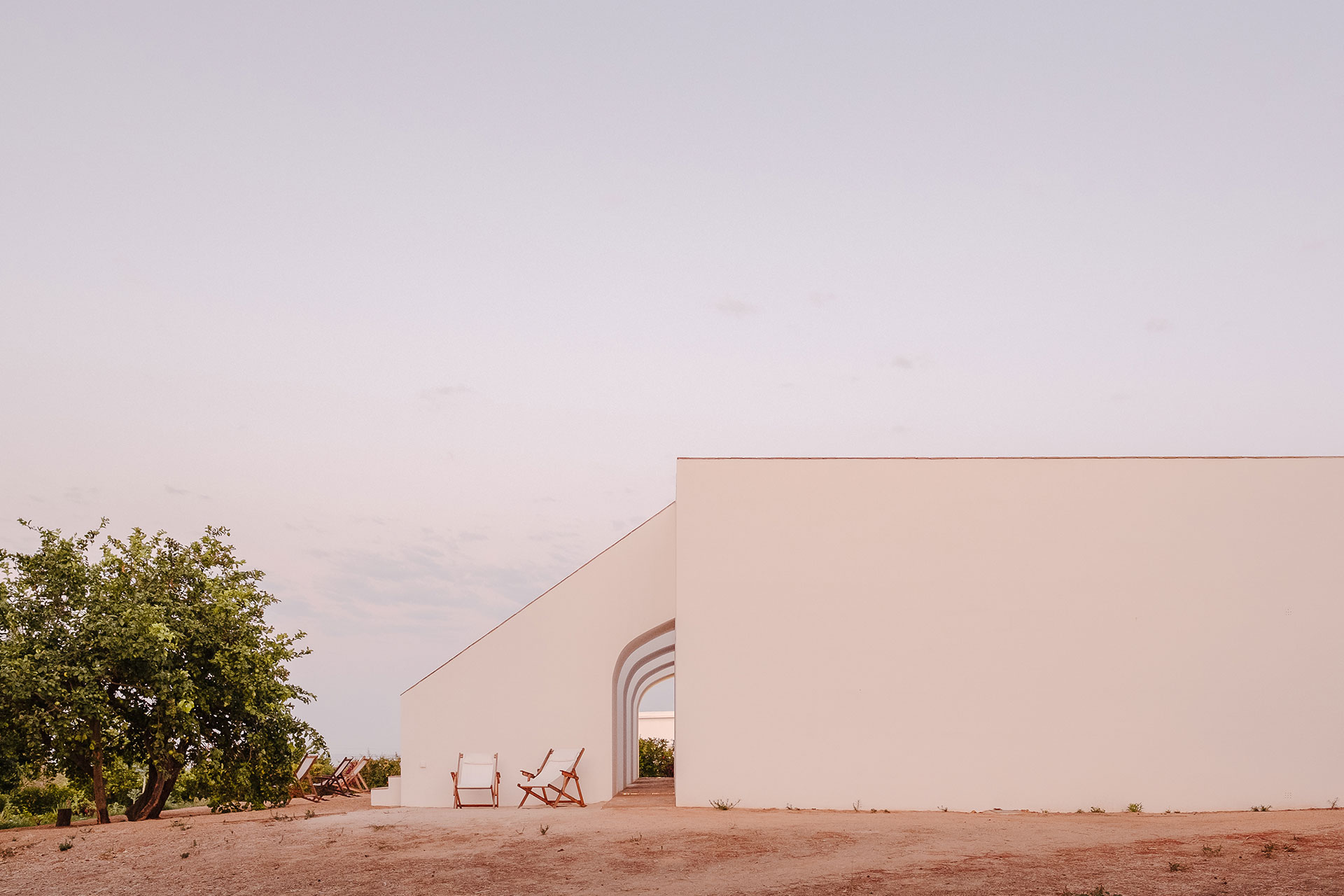 casa-modesta_small-hotel_faro-portugal_exterior-sunset.jpg