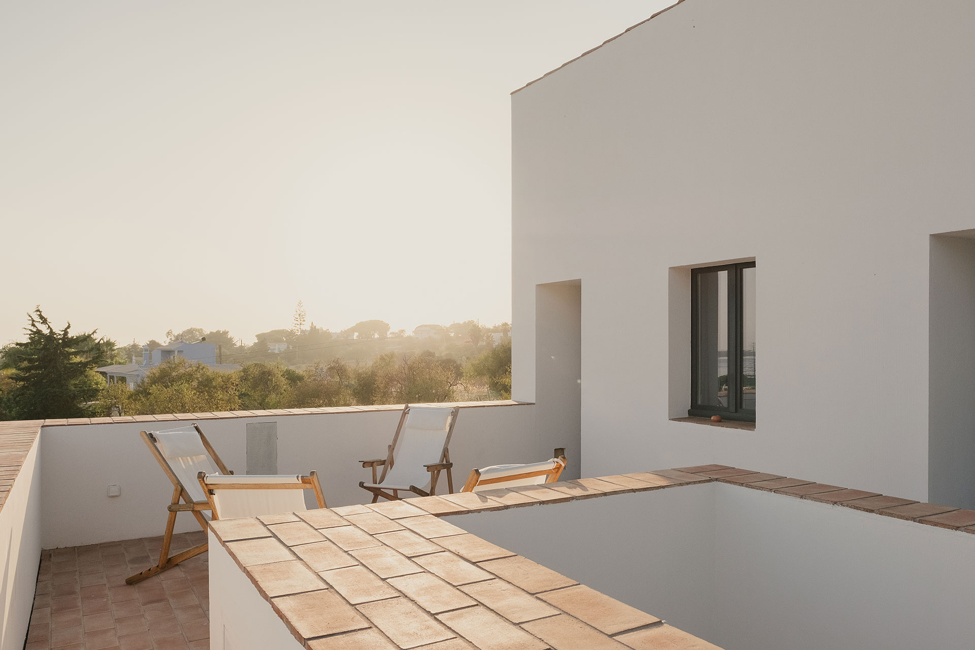 casa-modesta_small-hotel_faro-portugal_exterior-terrace.jpg