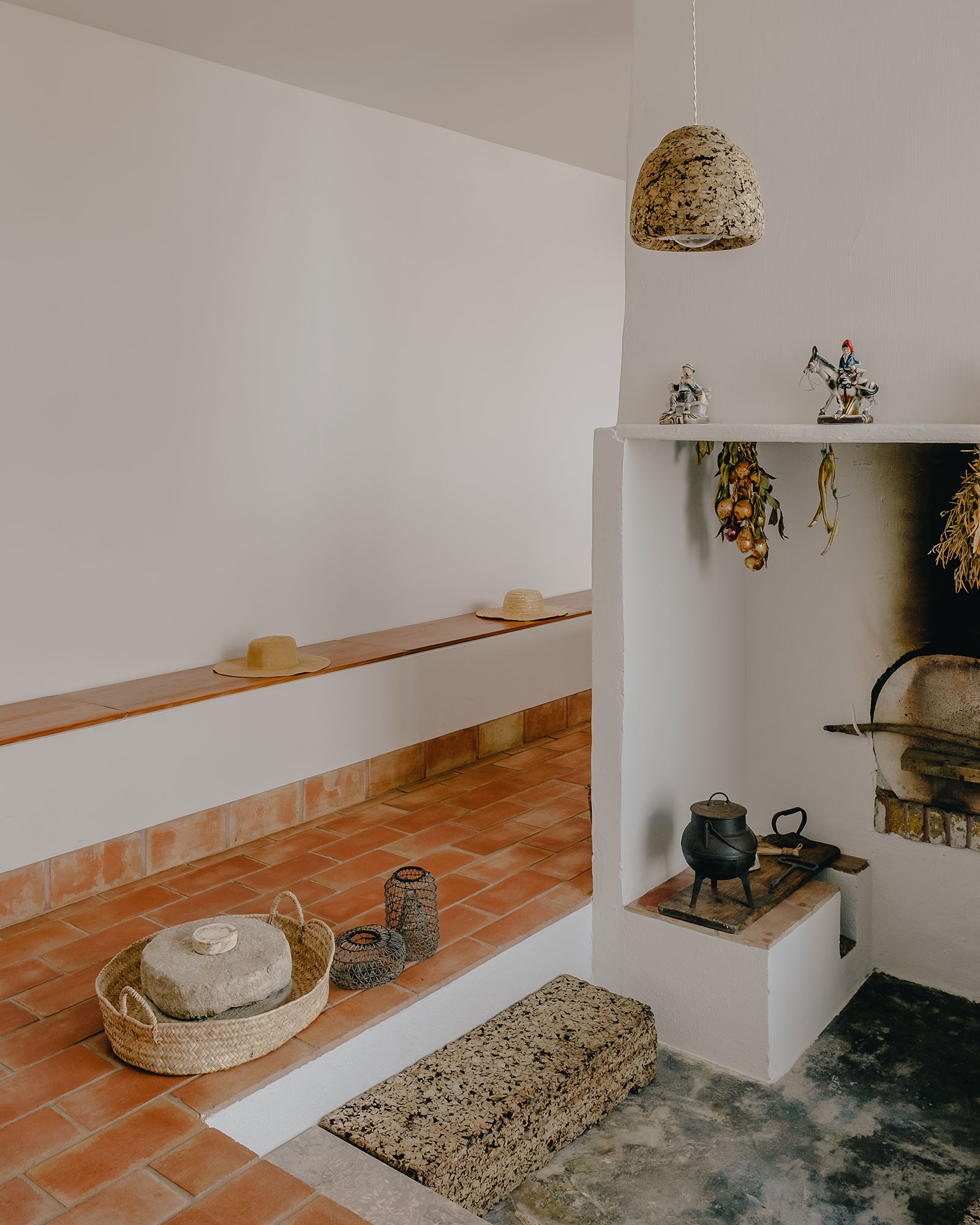 casa-modesta_small-hotel_faro-portugal_interior-space.jpg