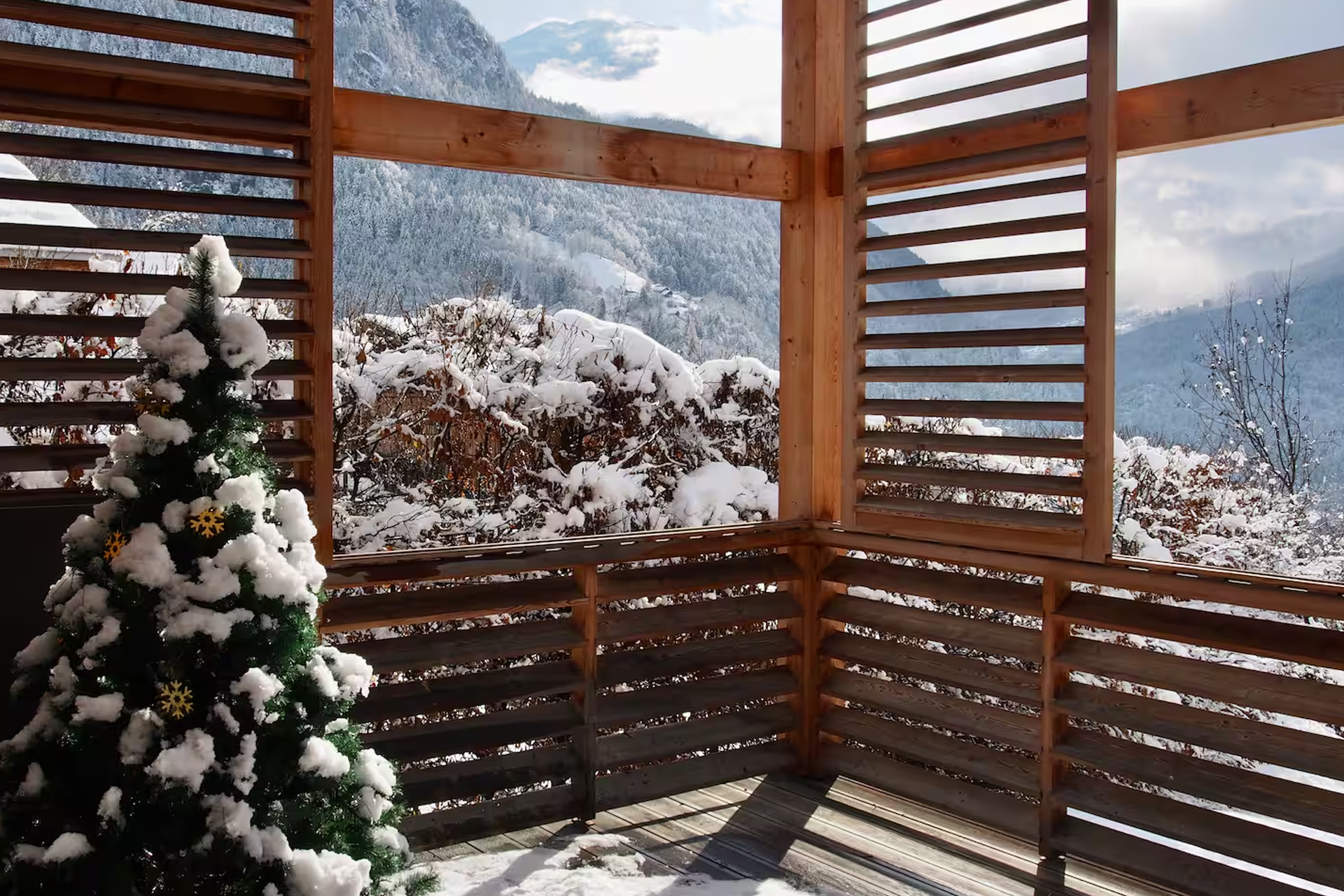 chalet-chamonix_chalet_Auvergne-Rhône-Alpes-france_exterior-snow-detail.jpg