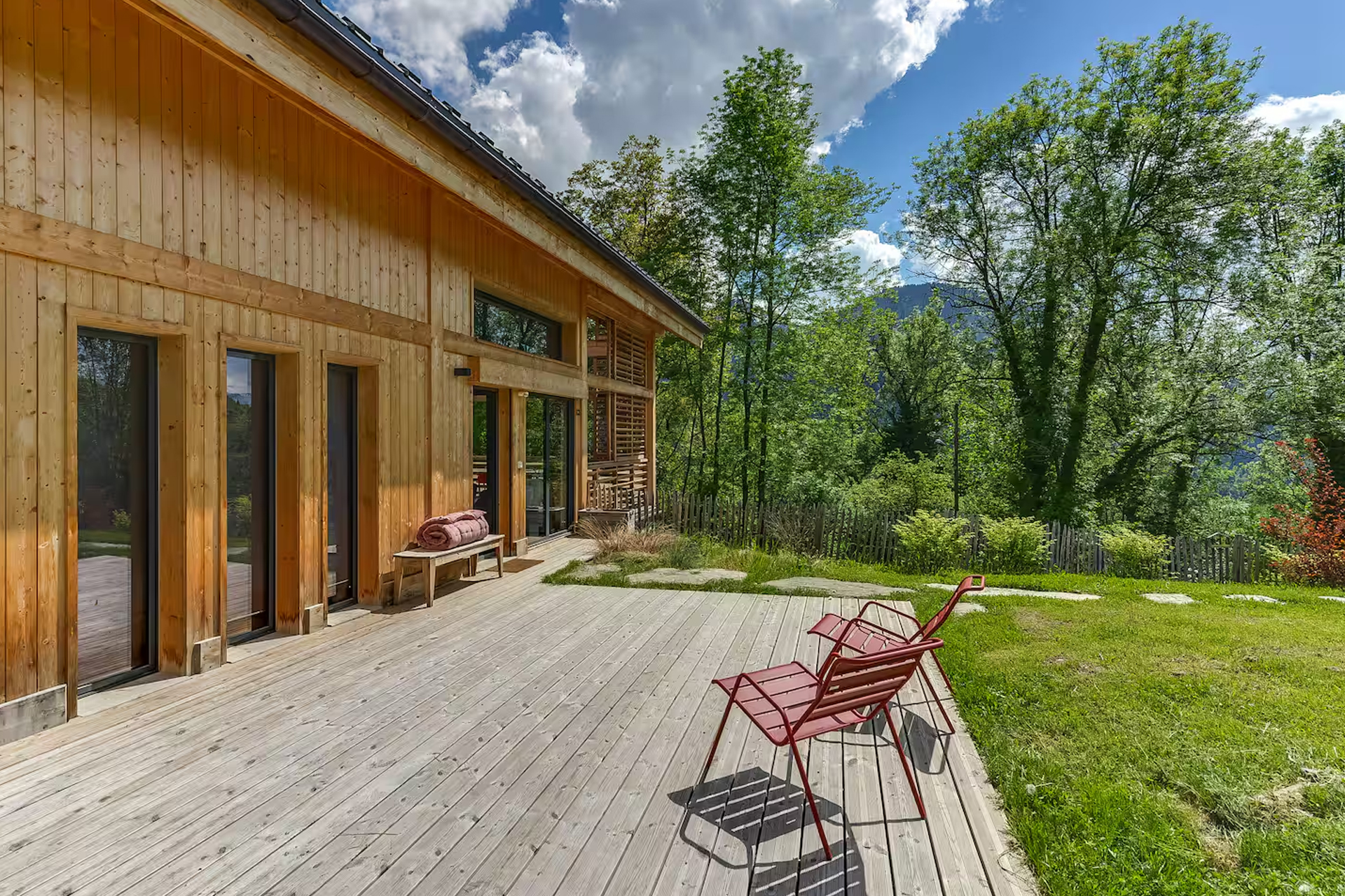 chalet-chamonix_chalet_Auvergne-Rhône-Alpes-france_exterior-summer.jpg