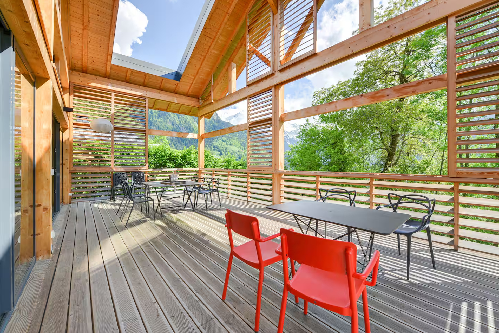 chalet-chamonix_chalet_Auvergne-Rhône-Alpes-france_exterior-terrace.jpg