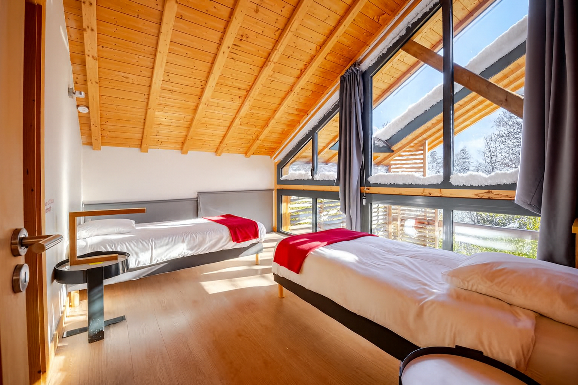 chalet-chamonix_chalet_Auvergne-Rhône-Alpes-france_interior-bedroom.jpg