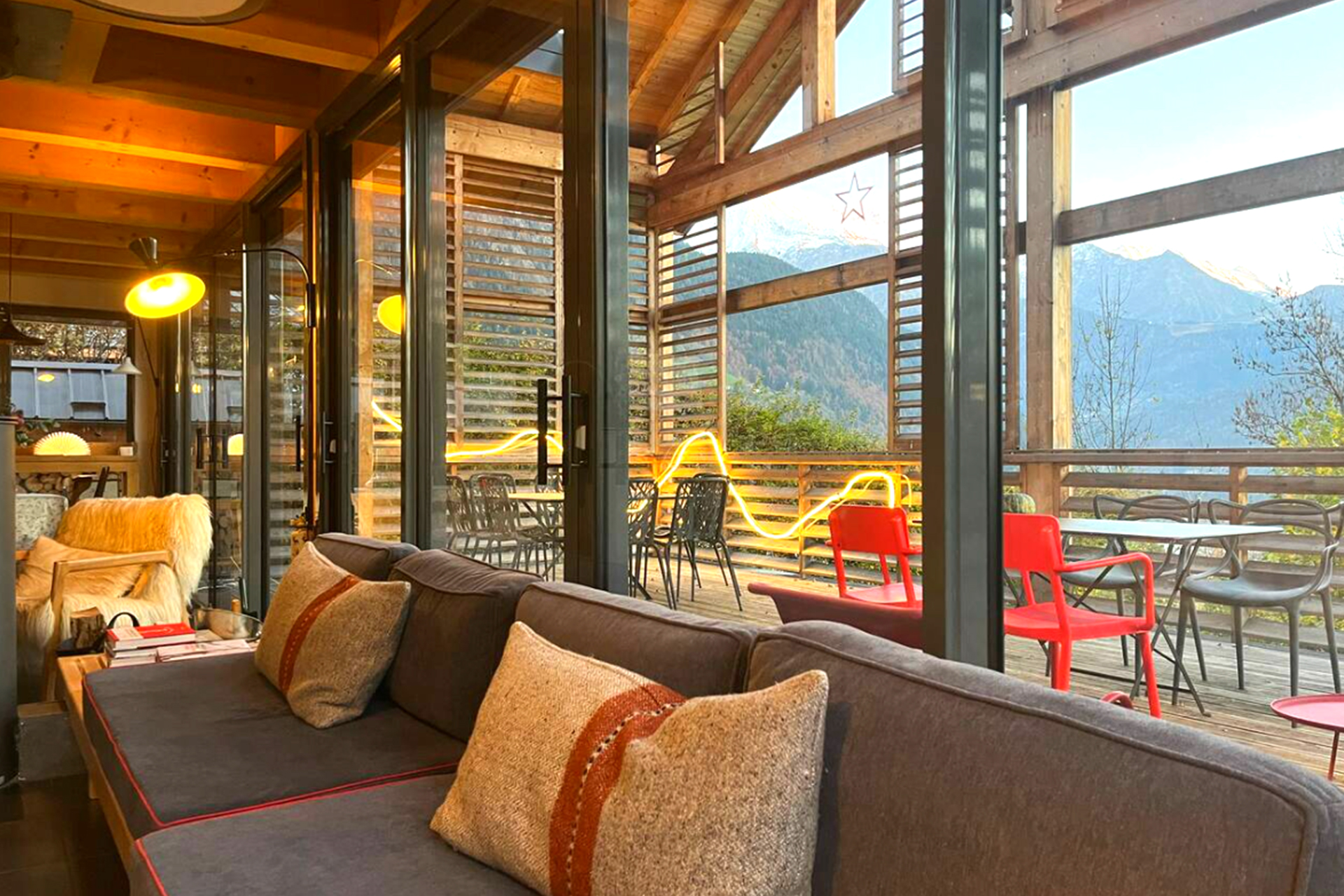 chalet-chamonix_chalet_Auvergne-Rhône-Alpes-france_interior-view.jpg